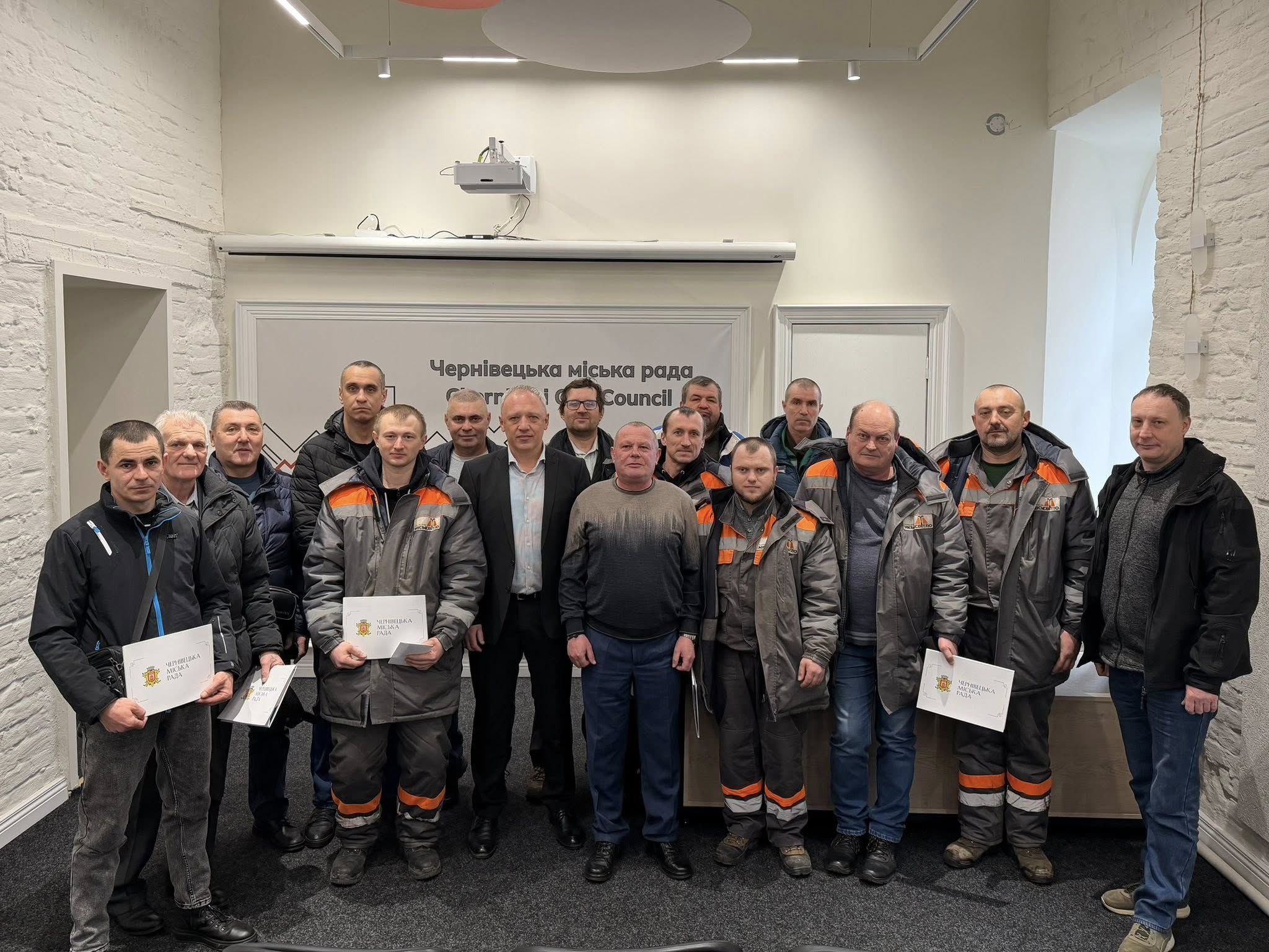 У Чернівцях відзначили комунальників, які допомагали киянам